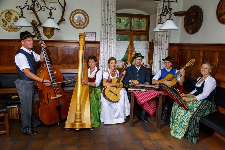'G'schicht'n, G'spiel und G'sang' from Bayern and Tirol